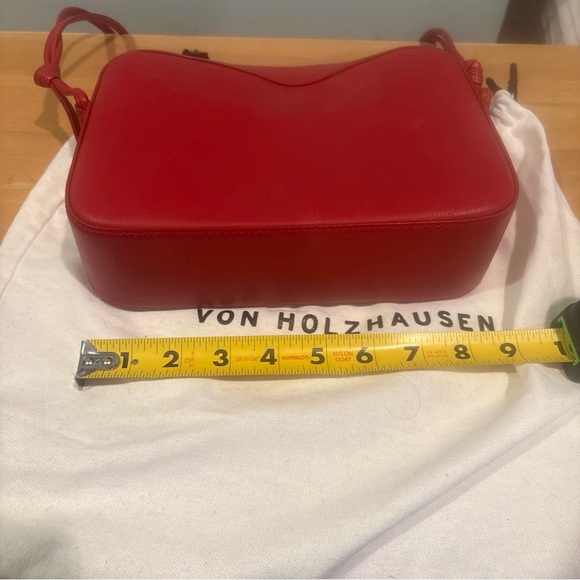 Von Holzhausen Red vegan “ leather “ bambu crossbody zipper bag - Picture 9 of 16